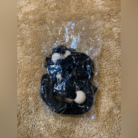 Magnetic curtain tiebacks - Picture 4 of 4